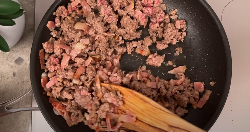 Rychlý recept na italské farfalle s mletým masem a slaninkou - úžasná klasika!