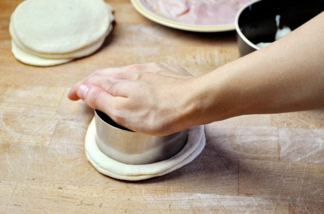 Recept na domácí italské placky Foccacia plněné šunkou a sýrem - dokonalé!