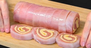 Recept na zapečenou plněnou kuřecí roládu se sýrem na špejlích: Chutný tip na rodinnou večeři Zapečená plněná kuřecí roláda se sýrem na špejlích