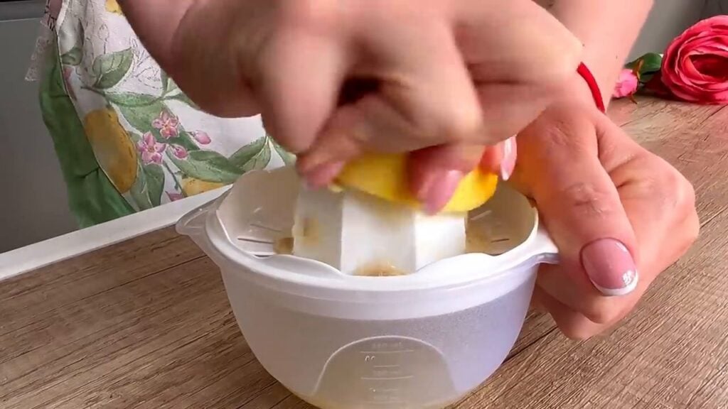 Měkké koláčky s mascarpone krémem a citronovou náplní