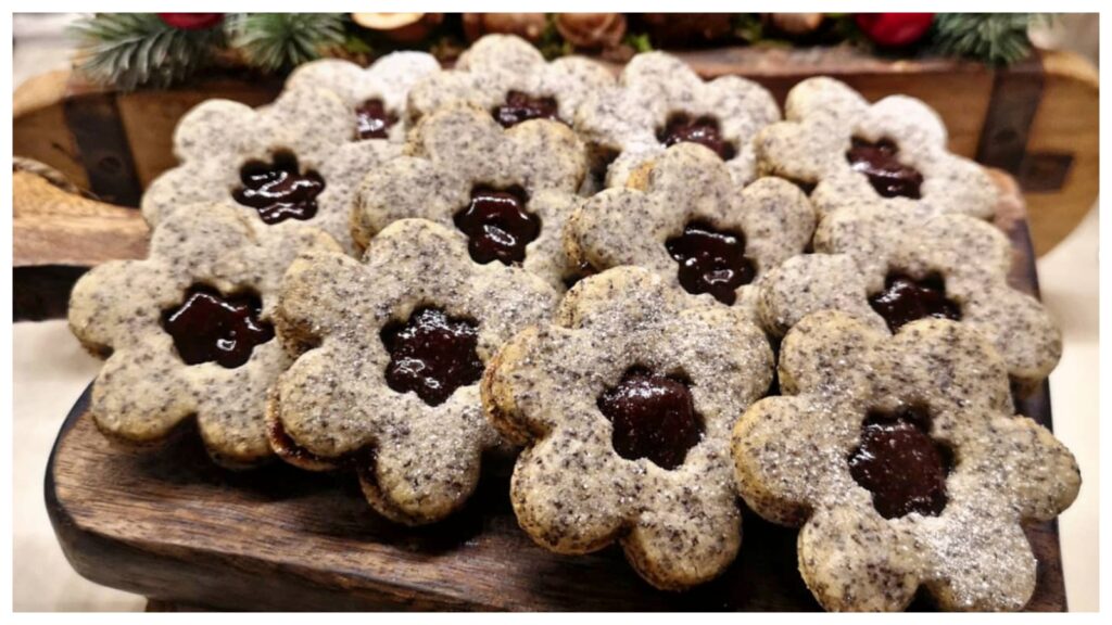 Makové kytičky s povidly: tradiční cukroví, které potěší jemnou chutí