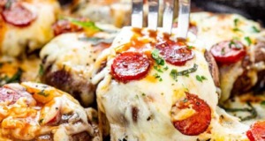 Mini houbové pizzy z žampionů: Rychlé a chutné pohoštění pro každý večer Mini houbové pizzy z žampionů: Rychlé a chutné pohoštění pro každý večer