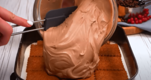 Jednoduchý recept na smetanový dort s krémem a oplatkovým základem