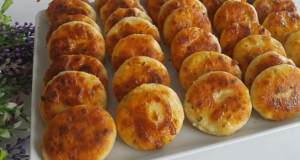 Jednoduchý recept na skvělé smažené mini placičky se sýrem a ptrželkou!