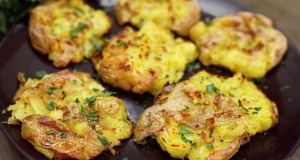 Jednoduché, ale fajnové zapečené brambory s česnekovým máslem – ingredience máte doma! Jednoduché, ale fajnové zapečené brambory s bylinkovým máslem - ingredience máte doma!
