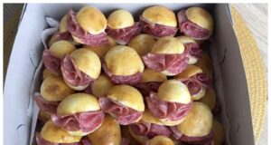 Kynuté bůlky plněné pomazánkou nebo salámem