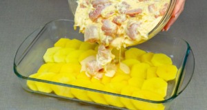 Líný recept z jednoho plechu: Kuřecí kousky s bramborami Líný recept z jednoho plechu: Kuřecí kousky s bramborami