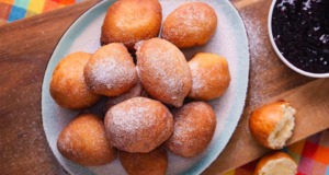 Lehké jogurtové koblihy s citronovou vůní: Sladká pochoutka k čaji Lehké jogurtové koblihy s citronovou vůní: Sladká pochoutka k čaji