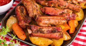Lahodná pečená vepřová žebra se zeleninou – Snadný a chutný recept Lahodná pečená vepřová žebra se zeleninou – Snadný a chutný recept