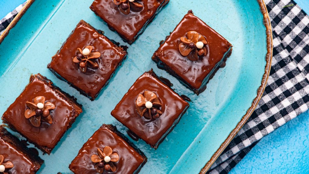 Luxusní Amandina s rumovým sirupem a fondánovou polevou: Recept na dokonalý dezert