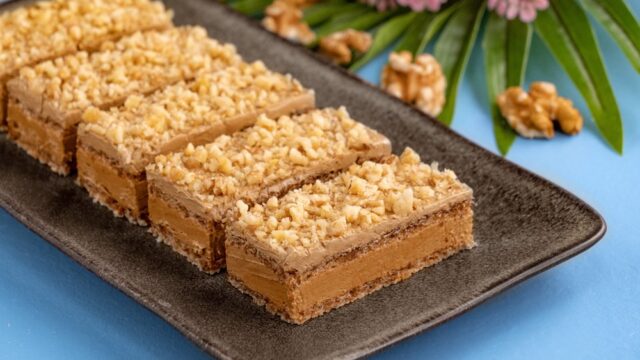 260-Prajitura-cu-blat-de-bezea-si-crema-de-nes