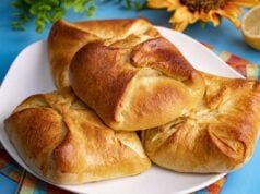 Tradiční tvarohové briošky s rozinkami z kynutého těsta – recept na nadýchané a voňavé pečivo