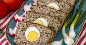 Domácí kuřecí sekaná z jater, srdíček a vajec: Tradiční recept na lahodnou pochoutku Domácí kuřecí sekaná z jater, srdíček a vajec: Tradiční recept na lahodnou pochoutku