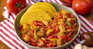 Nejlepší paprikový guláš s kuřecími prsy – rychlý a jednoduchý recept Paprikový guláš s kuřecími prsy