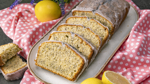 Makovo-citronový chlebíček s křupavou polevou – Sladká pochoutka