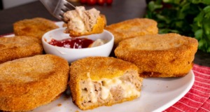 Šťavnaté mleté masové rolky plněné sýrem v křupavém obalu: recept na chutné a rychlé jídlo Šťavnaté mleté masové rolky plněné sýrem v křupavém obalu: recept na chutné a rychlé jídlo