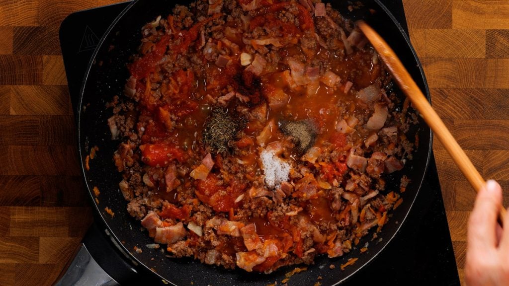 Špagety Bolognese s hovězím masem a slaninou