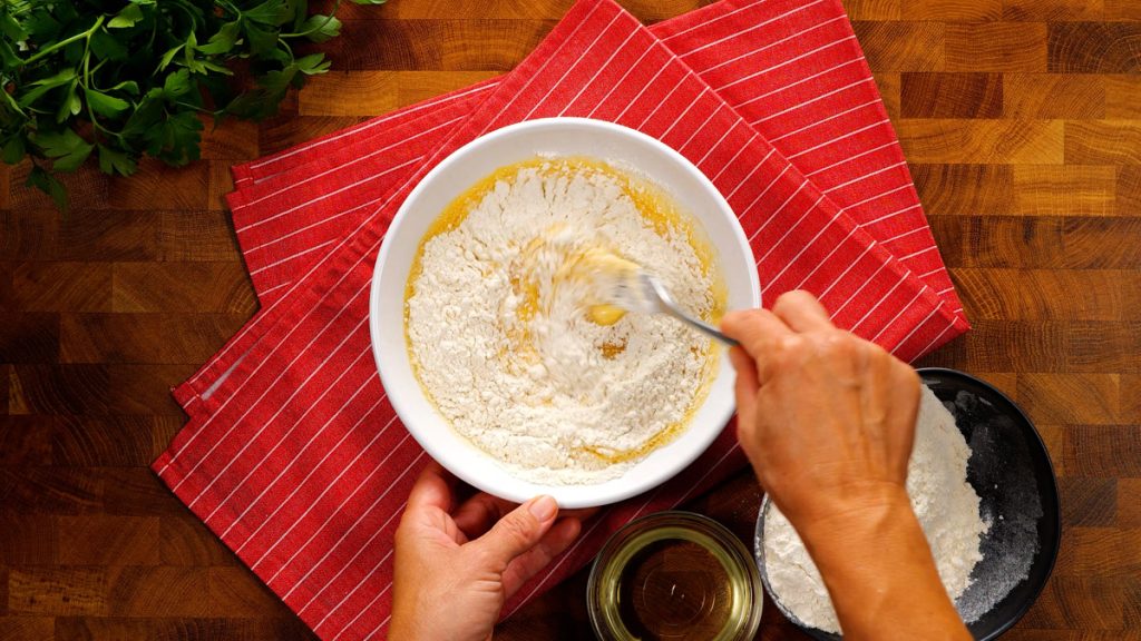 Tradiční kuřecí paprikáš s nadýchanými noky: Jednoduchý recept na voňavou klasiku