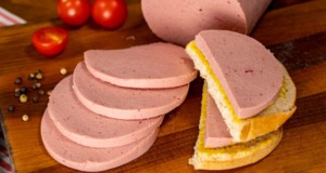 Domácí kuřecí parizer (mortadella) – tradiční salám plný skvělých chutí
