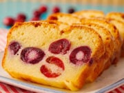 Lahodný a svěží tvarohový koláč s třešněmi: Ideální dezert
