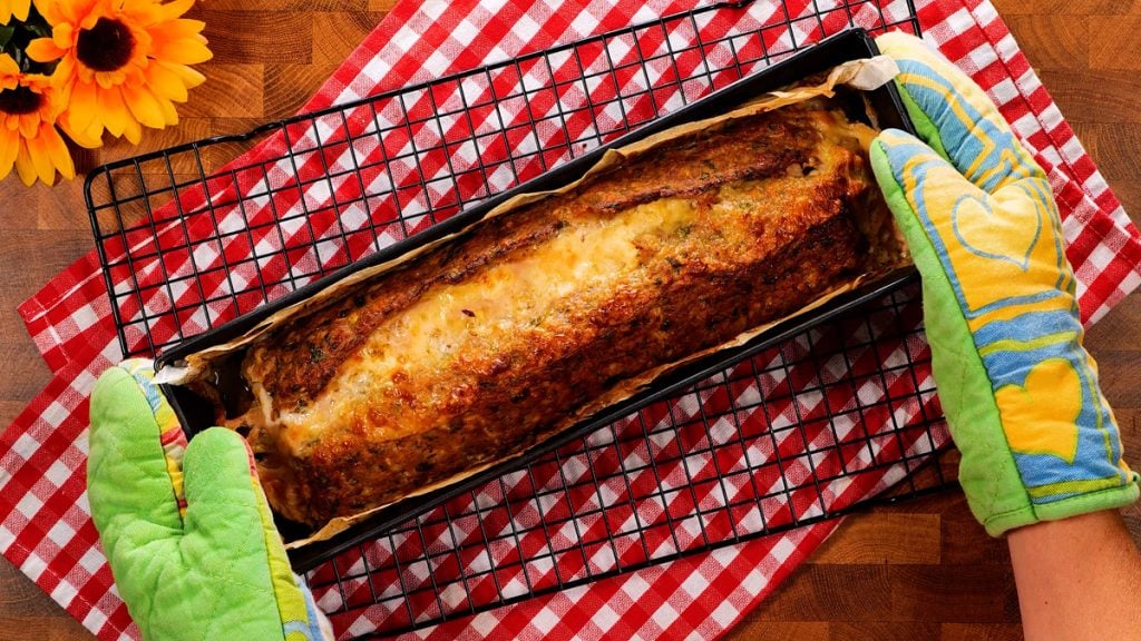 Lahodná vepřová roláda se sýrem, šunkou a vejci – Perfektní recept na slavnostní stůl