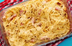 Zapečené špagety carbonara se smetanou, slaninou a sýrem: Rychlý a chutný recept