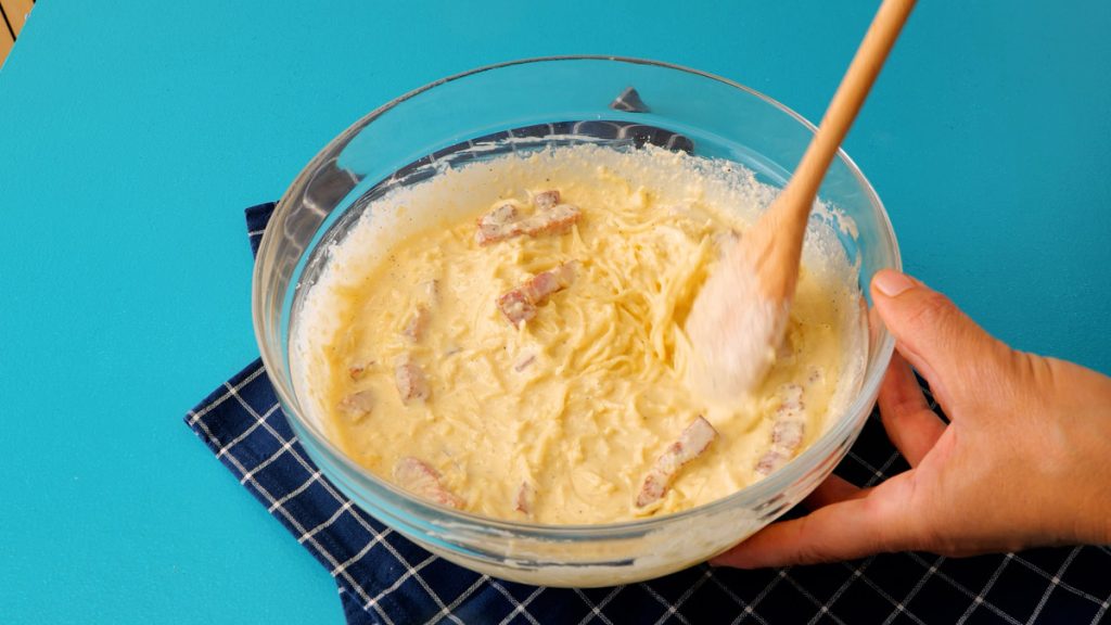 Zapečené špagety carbonara se smetanou, slaninou a sýrem: Rychlý a chutný recept