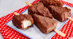 Domácí nanuk TOBLERONE – dokonalé spojení mascarpone, mandlí a čokolády v jedné zmrzlině Domácí nanuk TOBLERONE - dokonalé spojení mascarpone, mandlí a čokolády v jedné zmrzlině