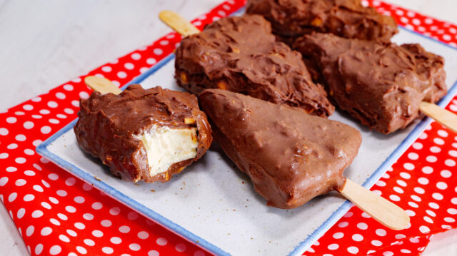 Domácí nanuk TOBLERONE - dokonalé spojení mascarpone, mandlí a čokolády v jedné zmrzlině Domácí nanuk TOBLERONE - dokonalé spojení mascarpone, mandlí a čokolády v jedné zmrzlině