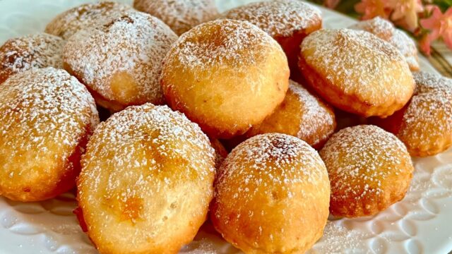 Plněné koblížky marmeládou z jednoho vejce Plněné koblížky marmeládou z jednoho vejce