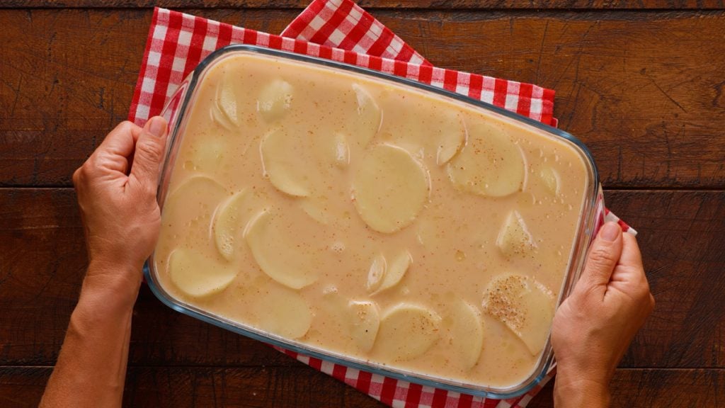 Krémové zapečené brambory v troubě – snadný recept na lahodný přílohový pokrm