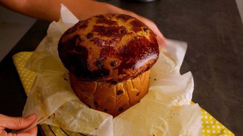 Domácí nadýchaná brioška s čokoládovými vločkami: Snadný recept krok za krokem