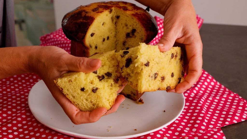 Domácí nadýchaná brioška s čokoládovými vločkami: Snadný recept krok za krokem