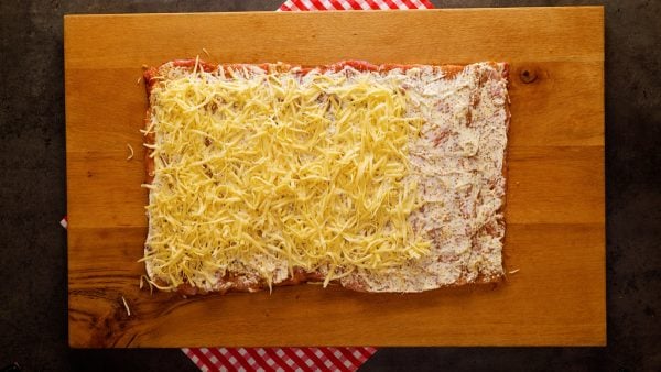 Vepřová roláda se sýrem a pečenou paprikou: Perfektní recept pro rodinný oběd