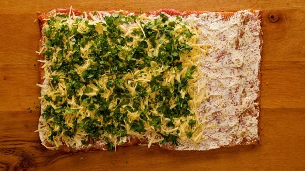 Vepřová roláda se sýrem a pečenou paprikou: Perfektní recept pro rodinný oběd