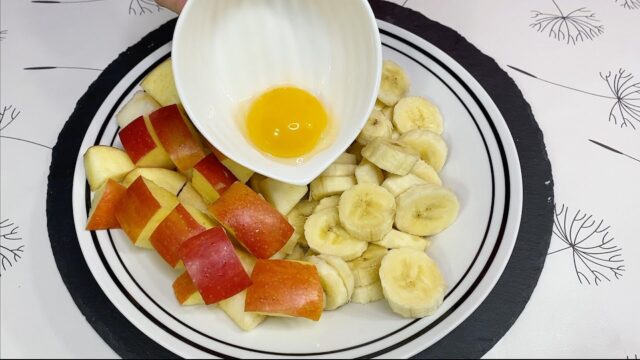 Recept na bábovku s jablky a banánem