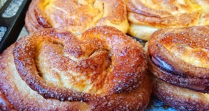 Jednoduchý recept na kynutá skořicová srdíčka