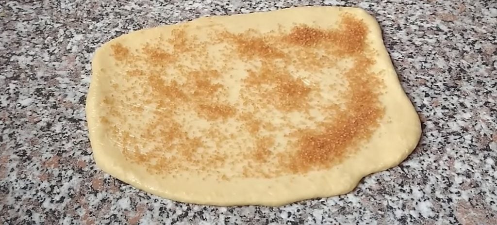 Jednoduchý recept na kynutá skořicová srdíčka