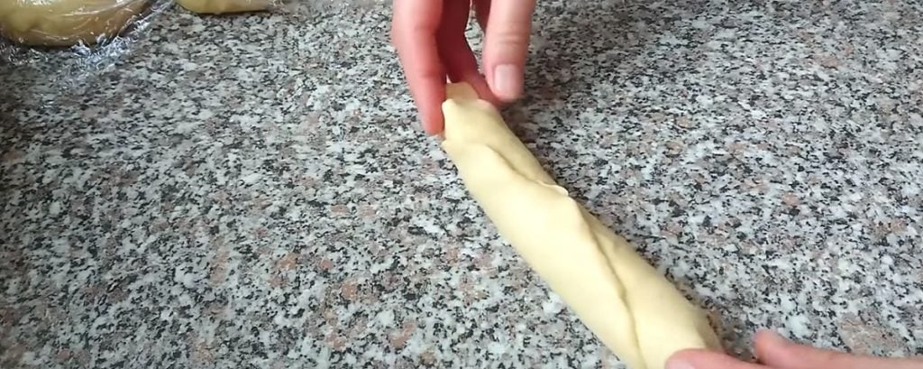 Jednoduchý recept na kynutá skořicová srdíčka