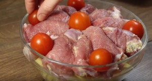 Masové rolky plněné mrkvovo-hořčicovou směsí s rajčaty a bramborami – musíte zkusit!
