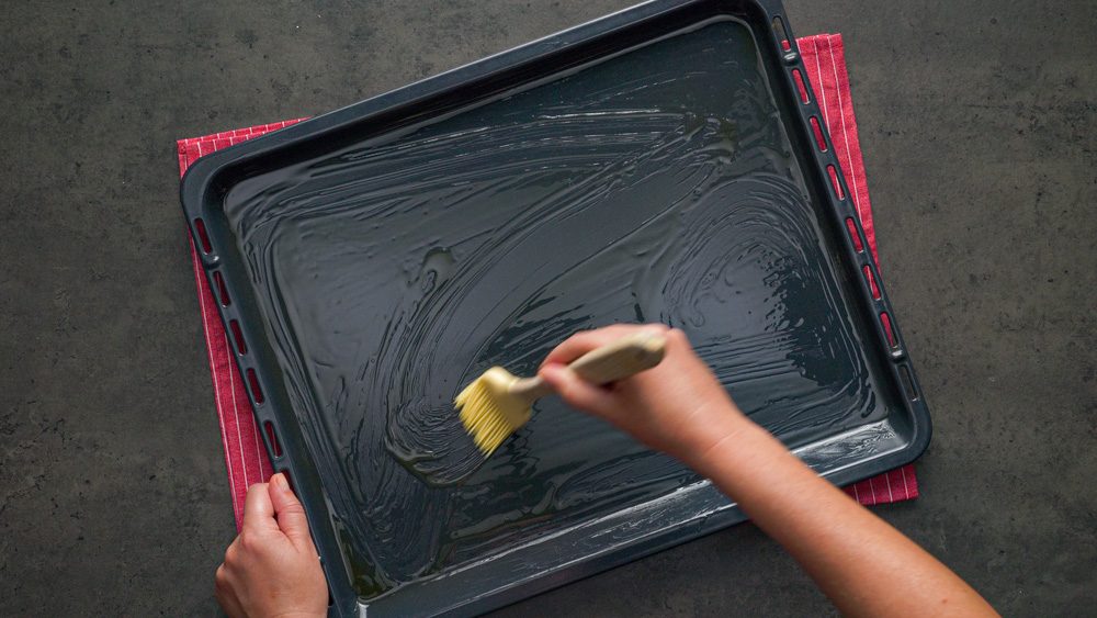 Česneková focaccia s rozmarýnem: skvělá chuťovka k pivu i vínu