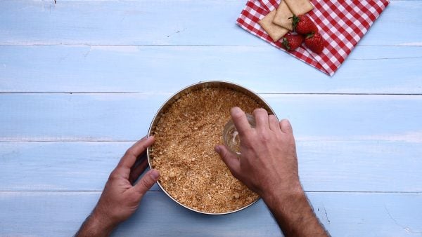 Jemnoučký krémový jahodový dort s banány - bez pečení!