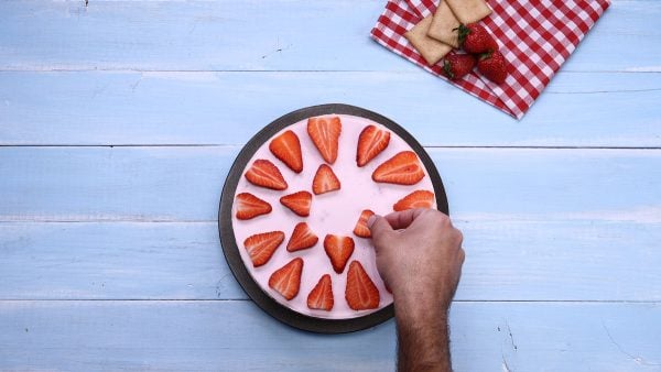 Jemnoučký krémový jahodový dort s banány - bez pečení!