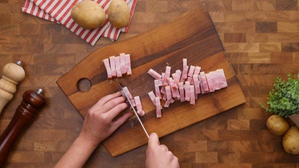 Zapékané brambory Carbonara - skvělá kombinace brambor, slaniny a smetany