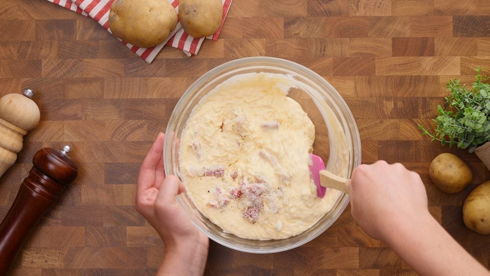 Pečené brambory s omáčkou carbonara - dokonalý oběd s jednoduchou přípravou