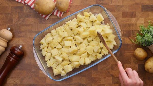 Zapékané brambory Carbonara - skvělá kombinace brambor, slaniny a smetany