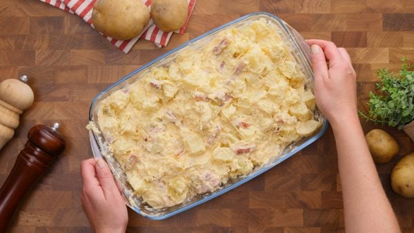 Zapékané brambory Carbonara - skvělá kombinace brambor, slaniny a smetany