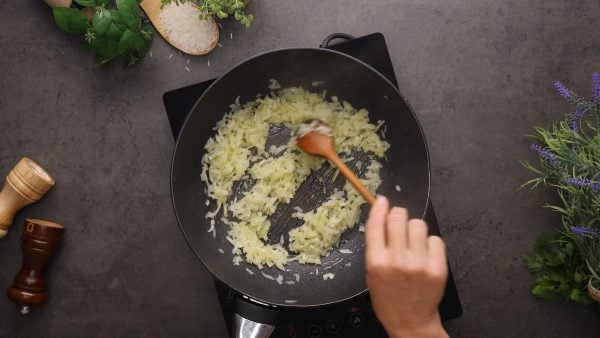 Netradiční, ale lahodné - Rýžové kuličky se šunkou a sýrem