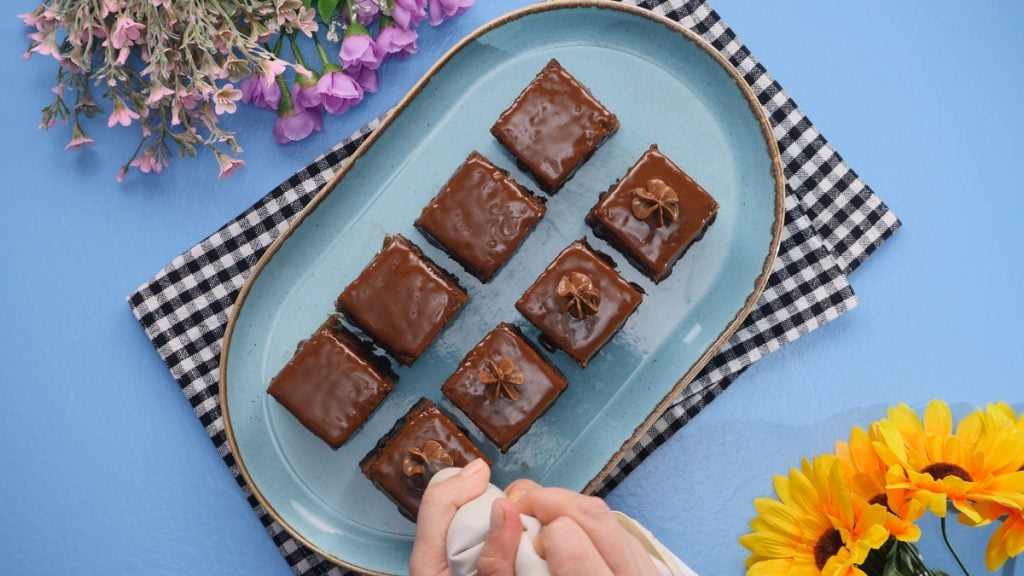 Luxusní Amandina s rumovým sirupem a fondánovou polevou: Recept na dokonalý dezert