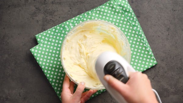 Jemné trubičky plněné mascarpone krémem s ořechy a čokoládou